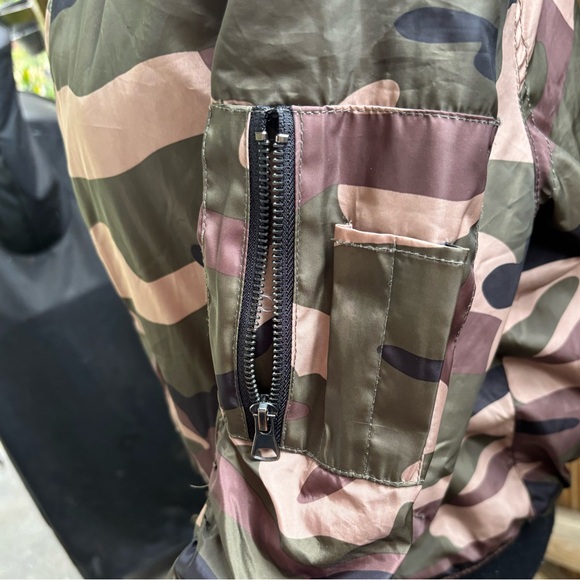 New Look Army Green Camouflage Ruched Sleeve Zip Up Bomber Jacket Size XL - Picture 6 of 9